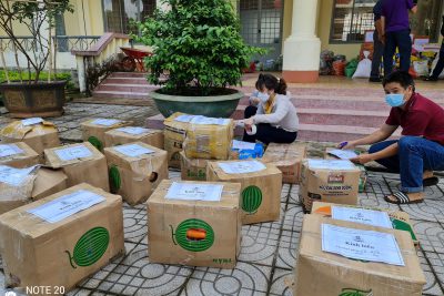 CĐV trường THPT Chu Văn An ủng hộ “Vì Miền Nam ruột thịt” đang bị ảnh hưởng bởi đại dịch Covid-19 đợt thứ 4.